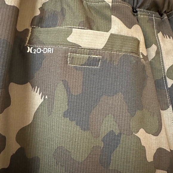 Boys size L Hurley pants, camo, elastic at ankles. Never worn. - Picture 6 of 7